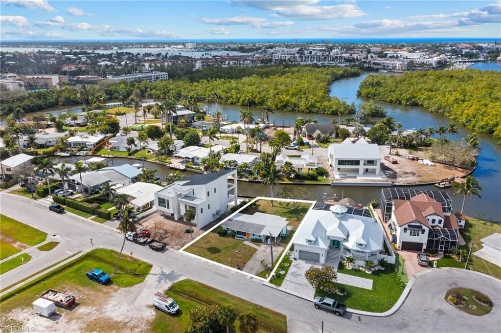 1796 Holiday Ln, Naples, FL 34104 Photo