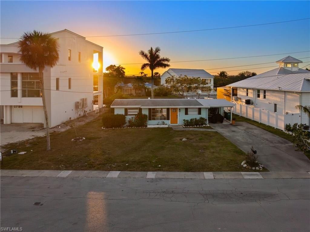 1796 Holiday Ln, Naples, FL 34104 Photo