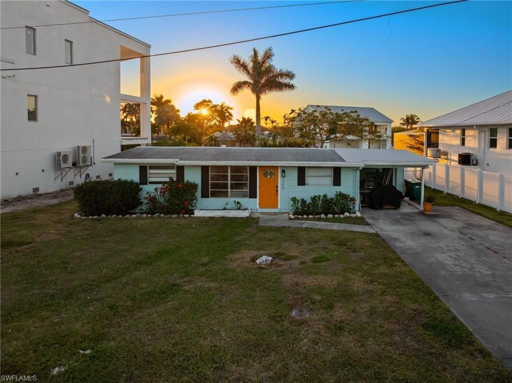 1796 Holiday Ln, Naples, FL 34104 Photo