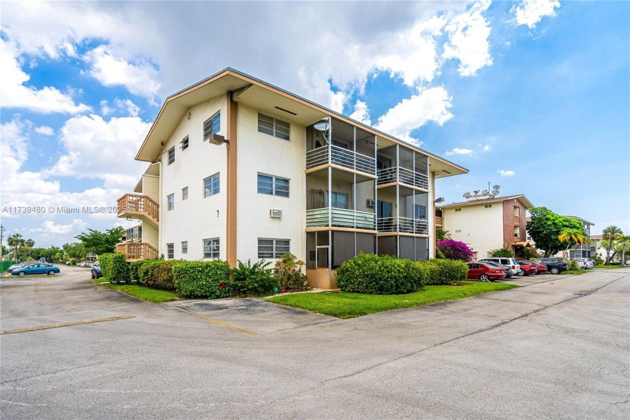 16801 NE 13th Ave, Unit 101, Miami, FL 33162 Photo