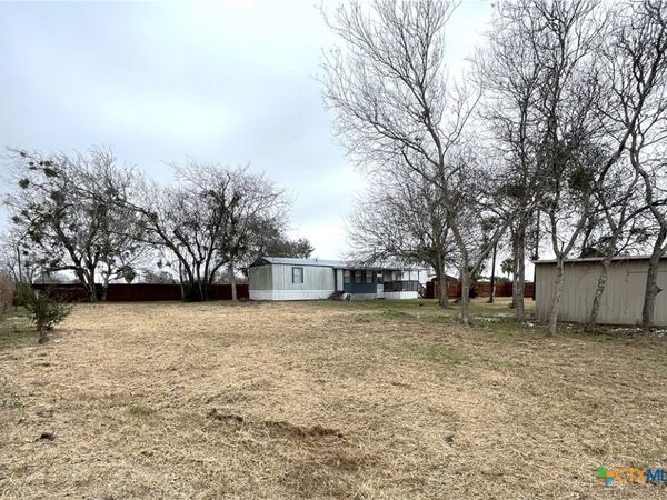 104 S Peach Street, Seadrift, TX 77983