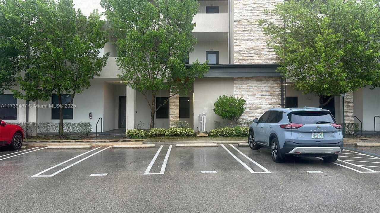 7925 NW 104th Ave, Unit 25, Doral, FL 33178 Photo