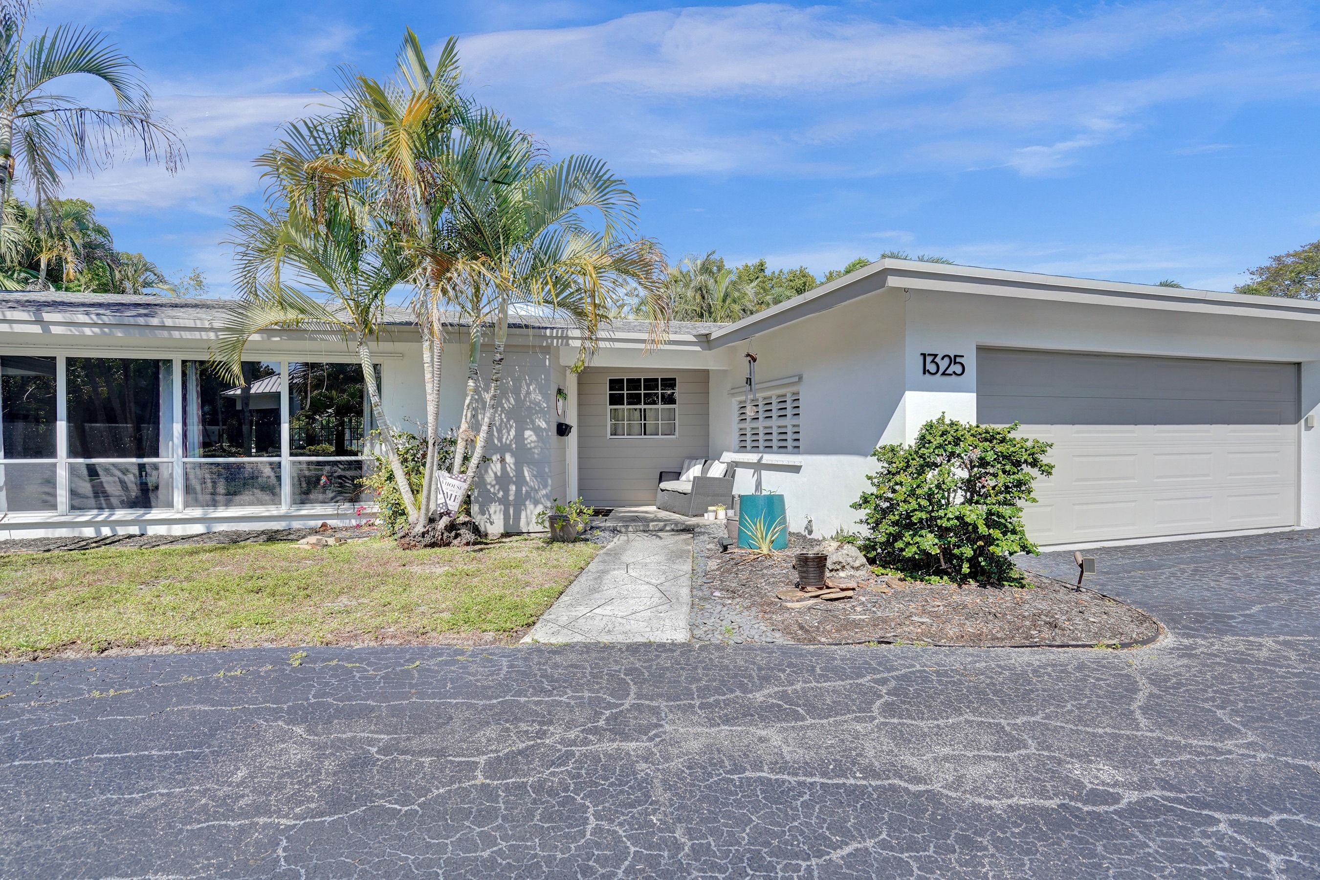 1325 Middle River Dr, Fort Lauderdale, FL 33304 Photo