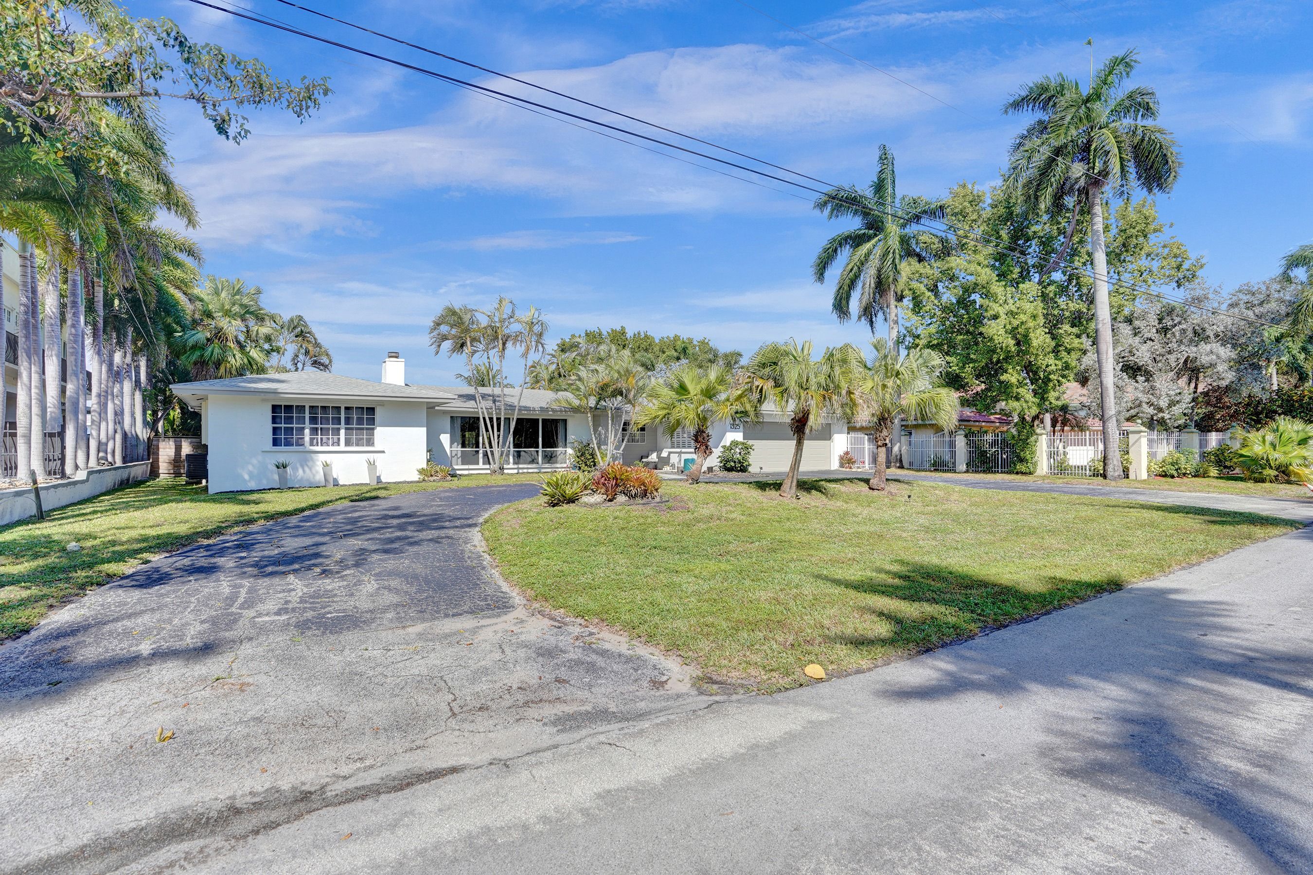 1325 Middle River Dr, Fort Lauderdale, FL 33304 Photo