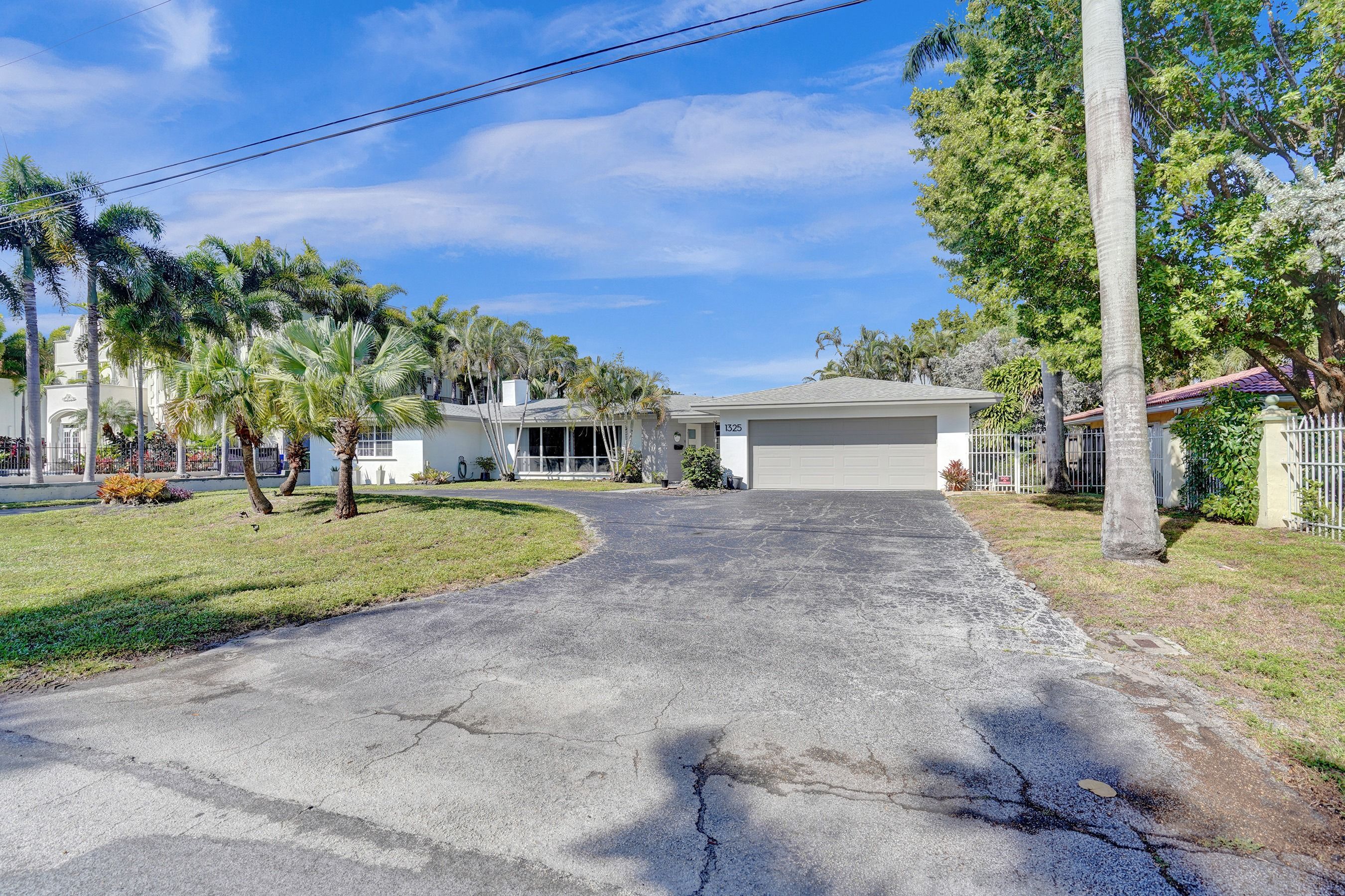 1325 Middle River Dr, Fort Lauderdale, FL 33304 Photo