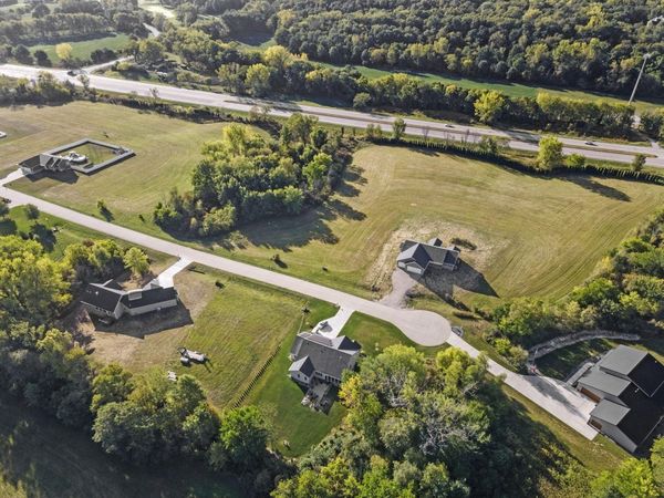 2604 ANNA ELIZABETH LN, Muscatine, IA 52761