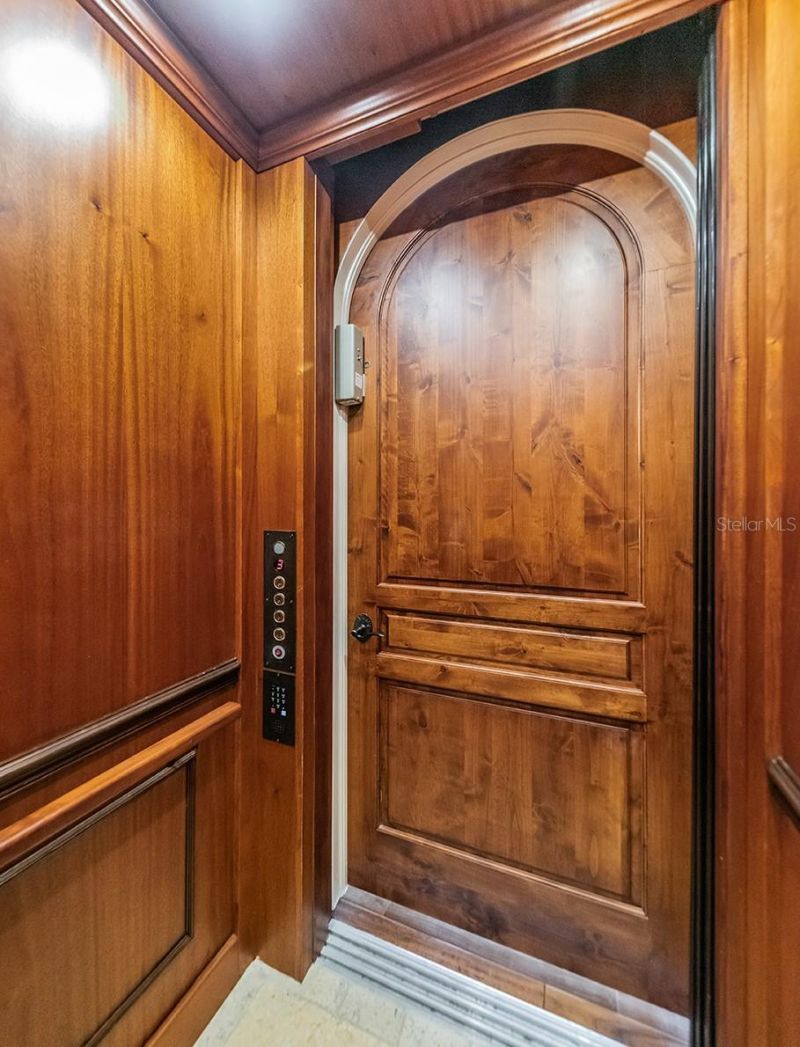 15912 Gulf Boulevard, Redington Beach, FL 33708 Photo