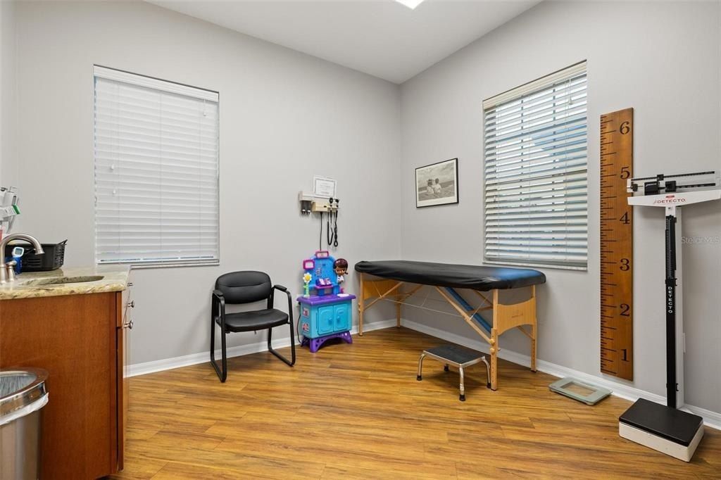 17929 Hunting Bow Circle, Unit 101 & 102, Lutz, FL 33558 Photo