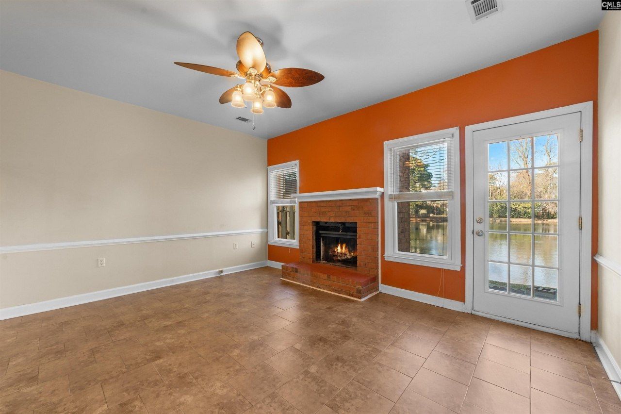 129 Village Walk Photo 4