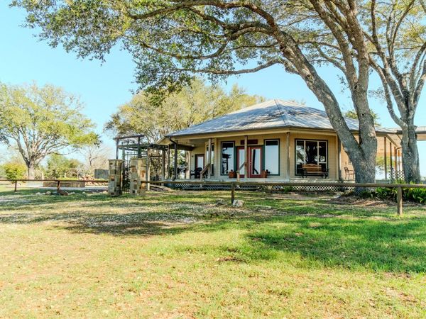 2346 Bruno RD, Schulenburg, TX 78956