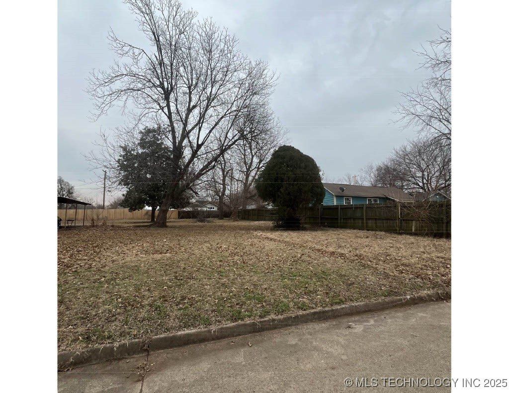 N Columbia Place, Tulsa, OK 74110 Main Photo