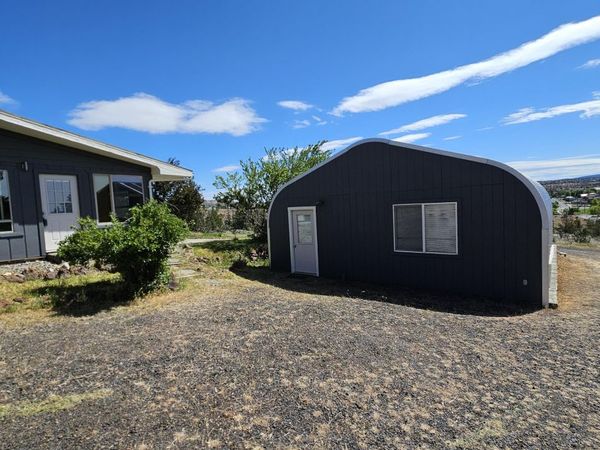 303 NW Poplar Street, Madras, OR 97741