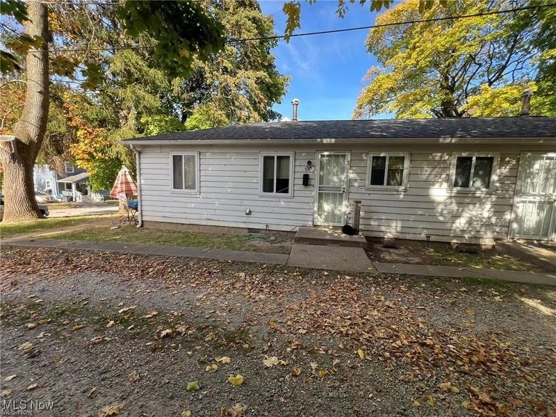 985-987 Diana Avenue, Akron, OH 44307 Photo 2