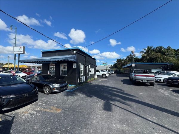 3130 SW 8th St, Miami, FL 33135