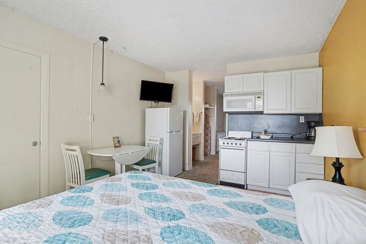 1805 N Ocean Blvd. N Photo 23