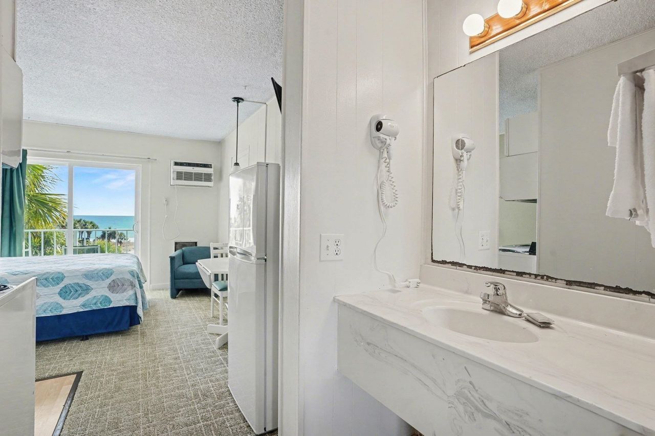 1805 N Ocean Blvd. N Photo 24