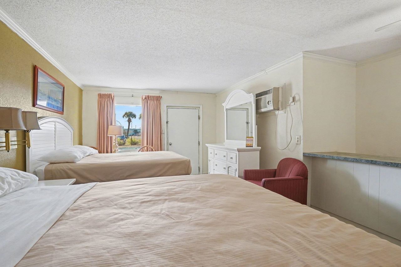 1805 N Ocean Blvd. N Photo 32