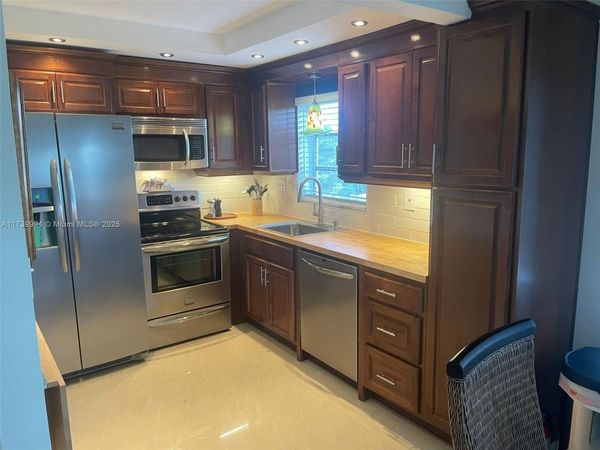 3050 E Sunrise Lakes Dr, Unit 324, Sunrise, FL 33322