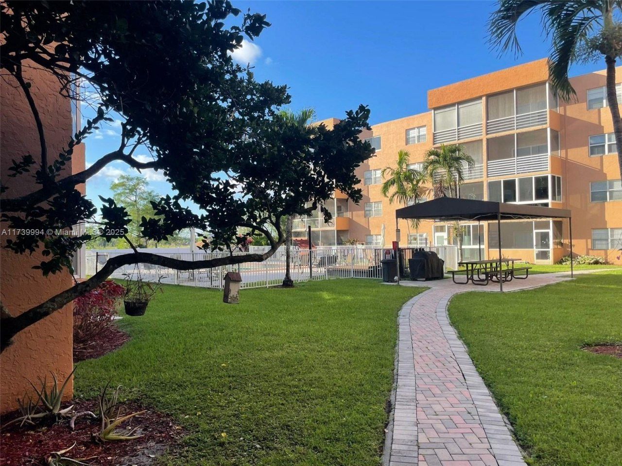 3050 E Sunrise Lakes Dr, Unit 324, Sunrise, FL 33322 Photo