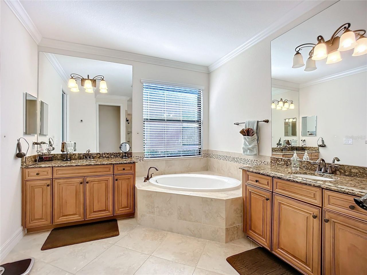 2902 Aviamar Circle, Naples, FL 34114 Photo