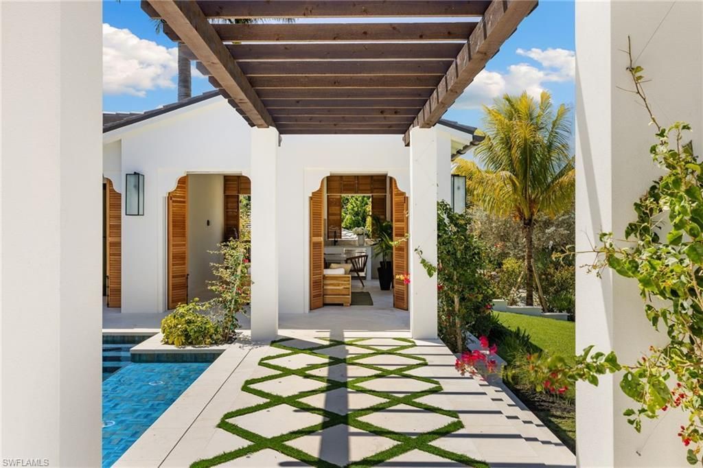 330 Hawser Ln, Naples, FL 34102 Photo