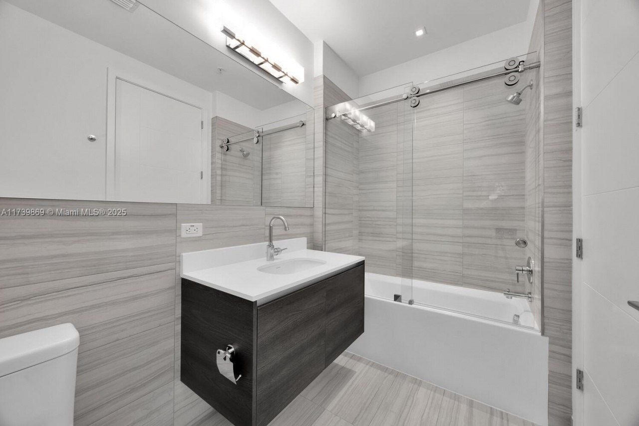 301 Altara Ave, Unit 201, Coral Gables, FL 33146 Photo