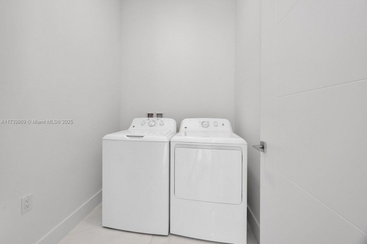 301 Altara Ave, Unit 201, Coral Gables, FL 33146 Photo