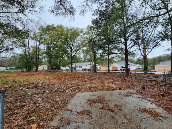 406 E Griffith Avenue, Crestview, FL 32539