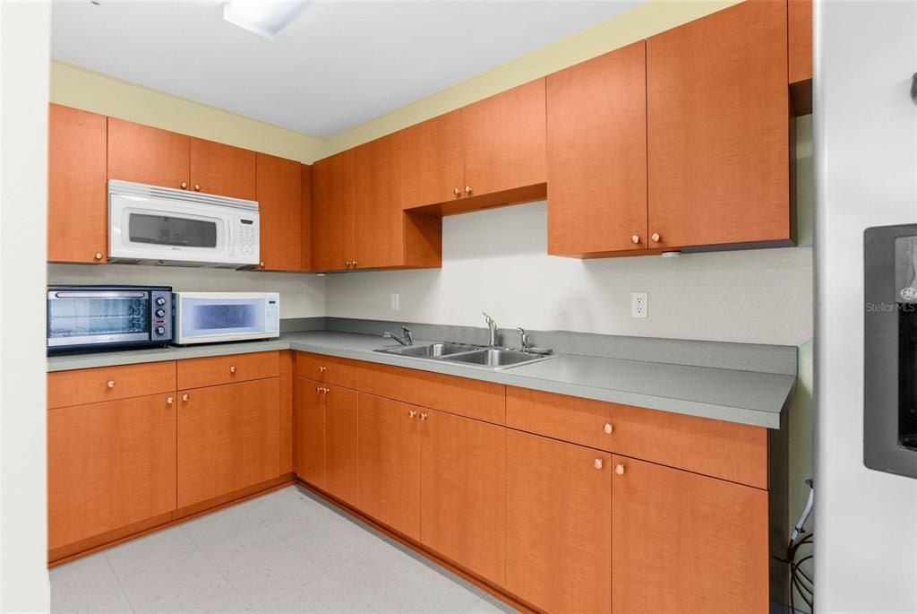 7044 Commercial Way, Weeki Wachee, FL 34613 Photo