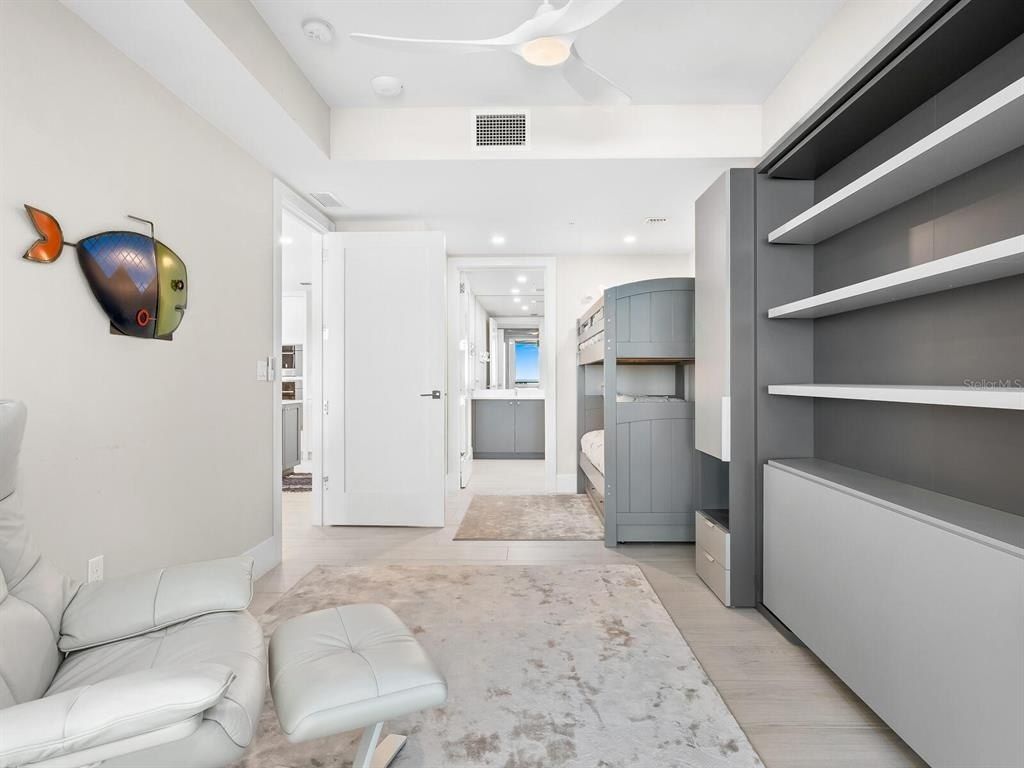 1035 Seaside Drive, Unit 305, Sarasota, FL 34242 Photo