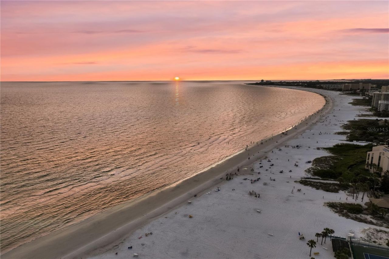 1035 Seaside Drive, Unit 305, Sarasota, FL 34242 Photo