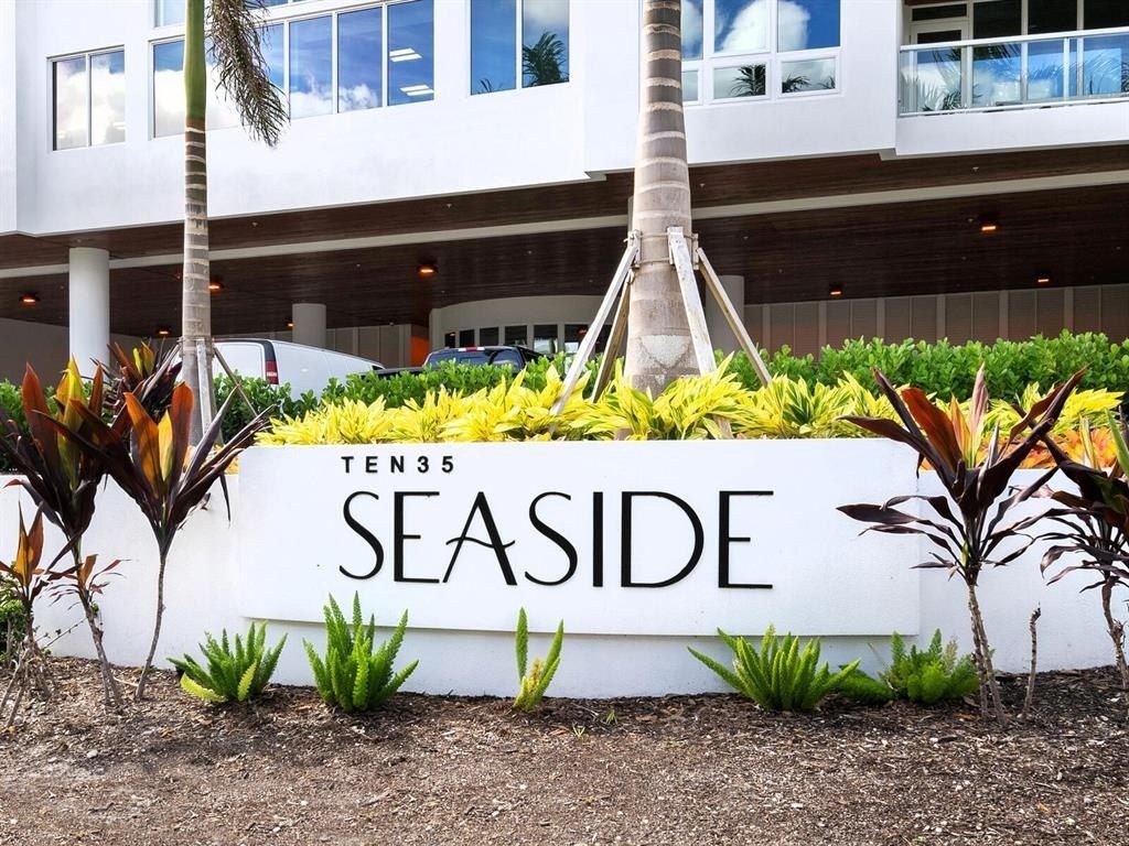 1035 Seaside Drive, Unit 305, Sarasota, FL 34242 Photo