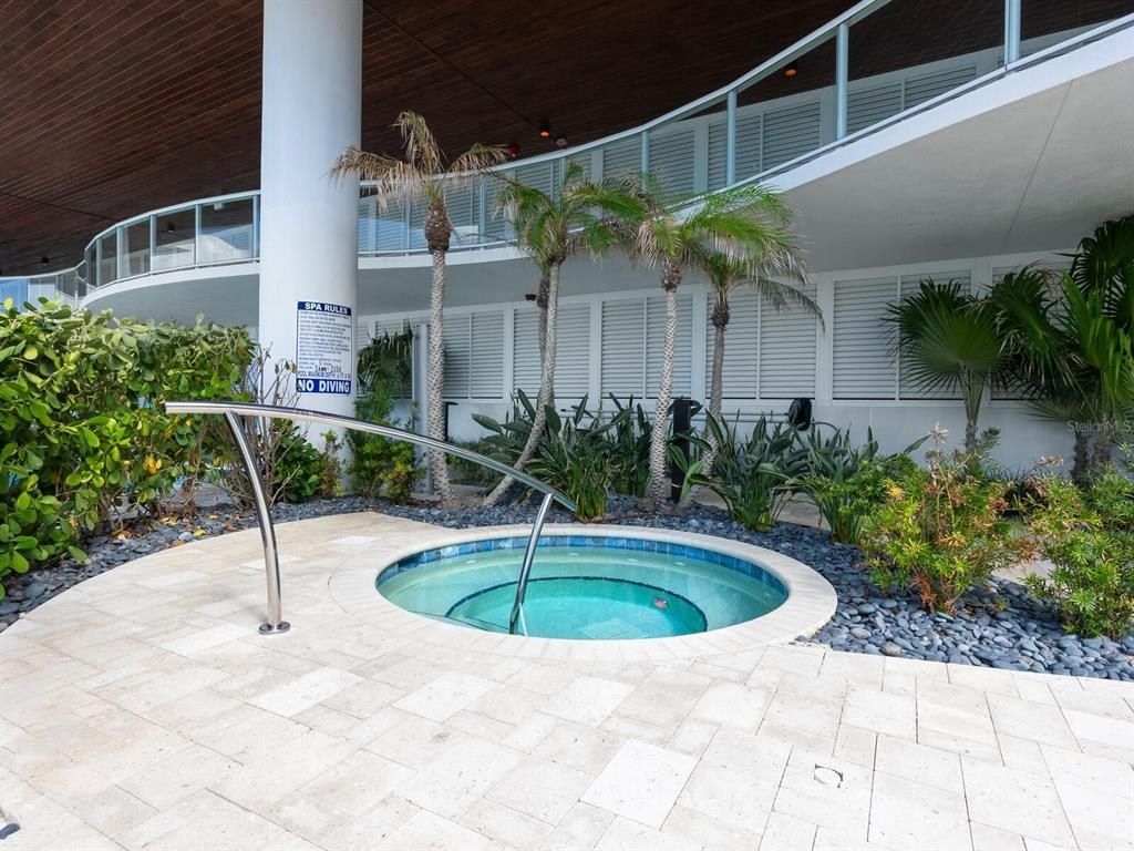 1035 Seaside Drive, Unit 305, Sarasota, FL 34242 Photo