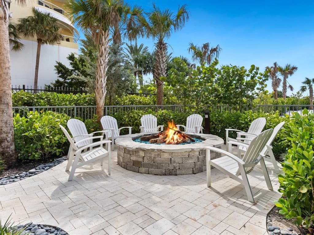 1035 Seaside Drive, Unit 305, Sarasota, FL 34242 Photo