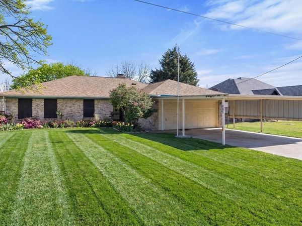 417 Sky Harbour Court, Granbury, TX 76049