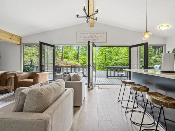 1137 Old Cartertown Rd, Gatlinburg, TN 37738