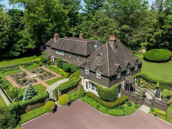 285 Piping Rock Road, Locust Valley, NY 11560