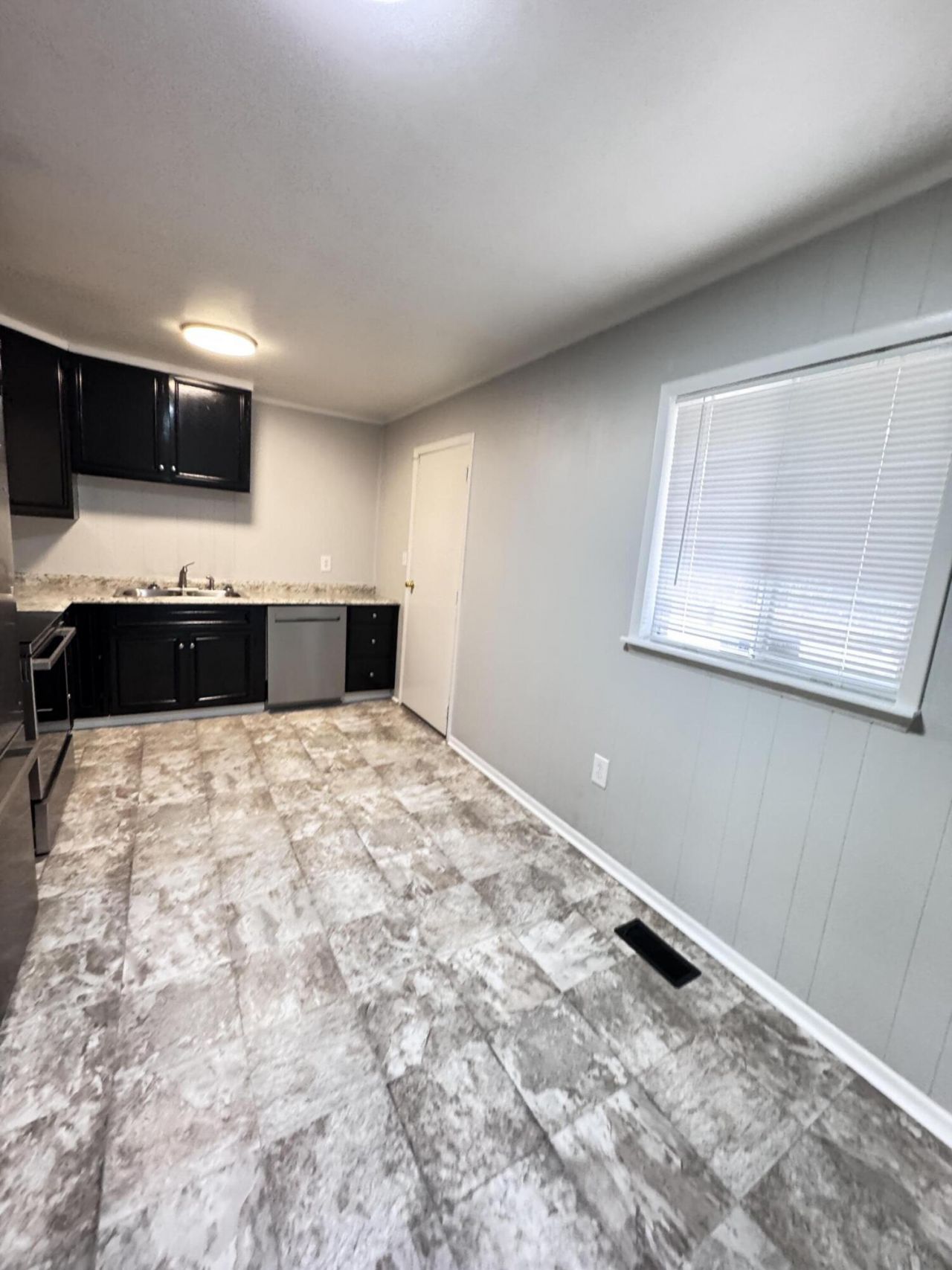 227 Bailey Street Photo 7