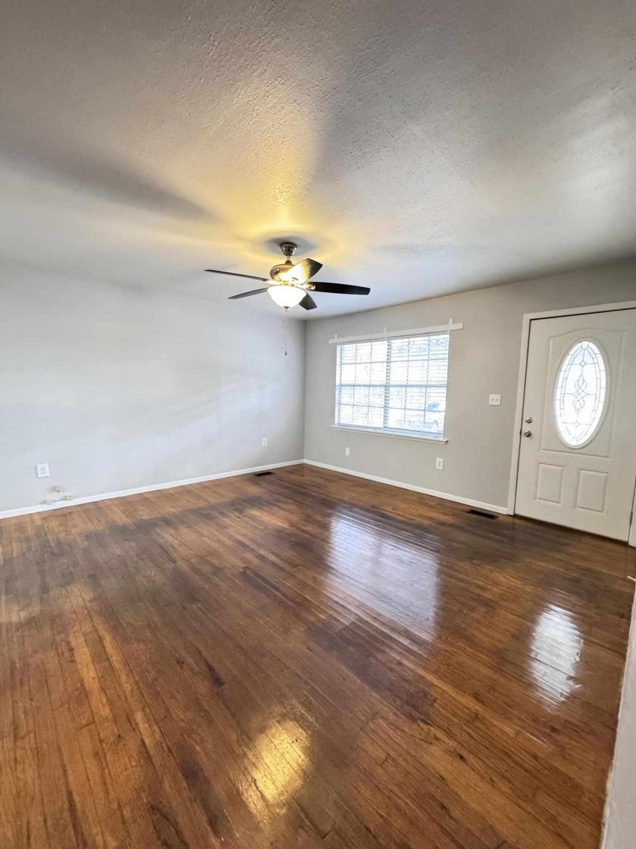 227 Bailey Street Photo 9