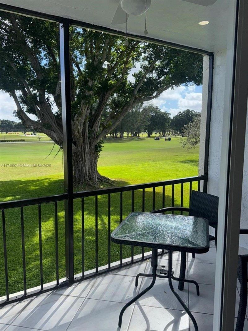 9200 N Hollybrook Lake Dr, Unit 208, Pembroke Pines, FL 33025 Photo