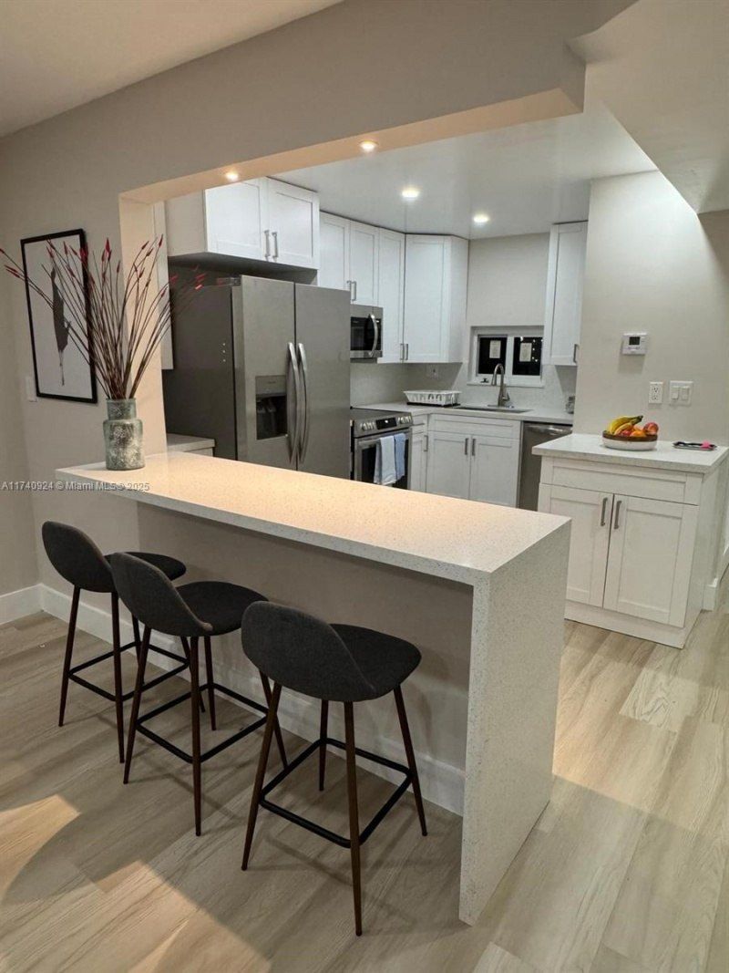 9200 N Hollybrook Lake Dr, Unit 208, Pembroke Pines, FL 33025 Photo