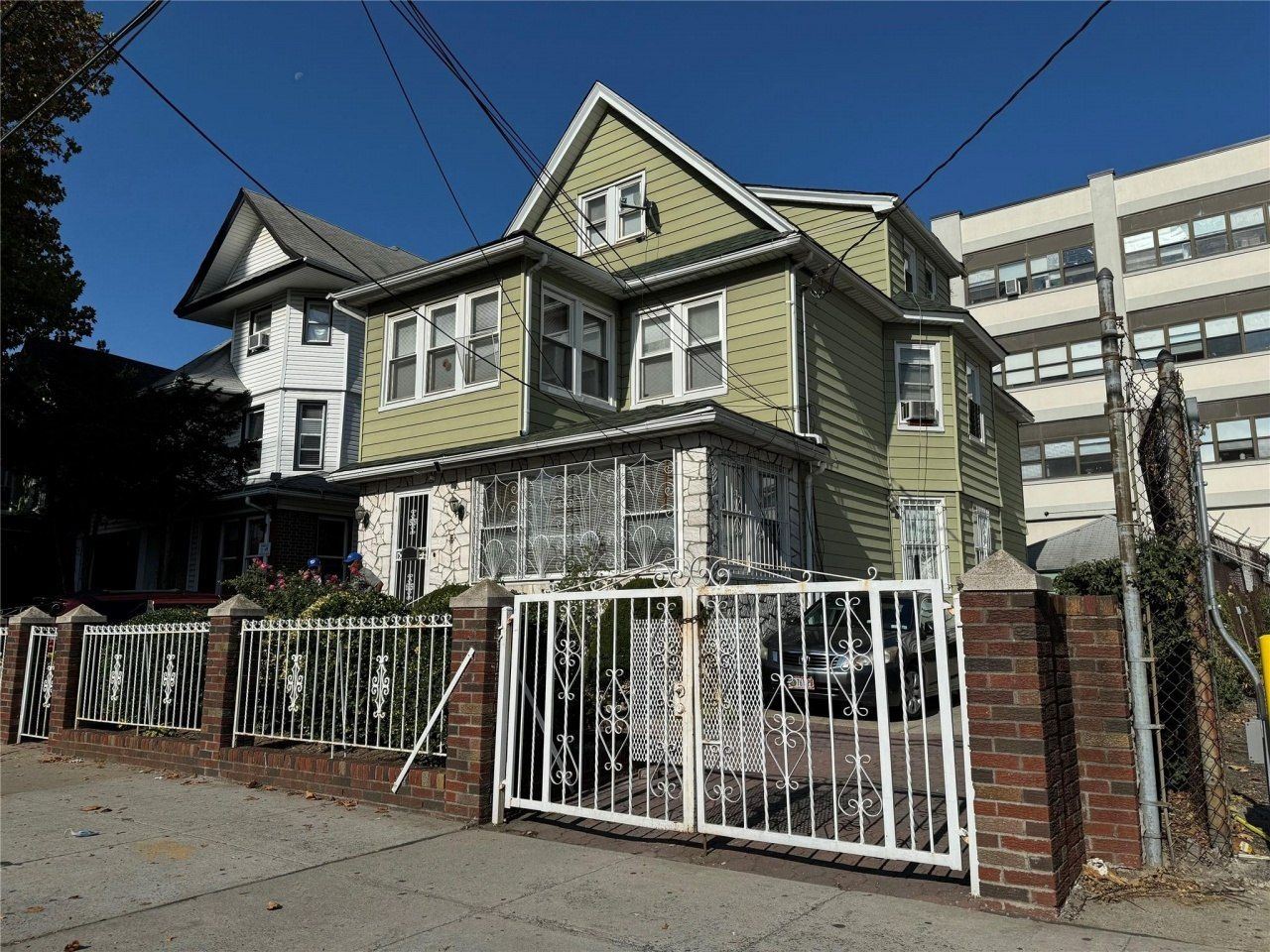 13417 89th Avenue, Richmond Hill, NY 11418 Main Photo