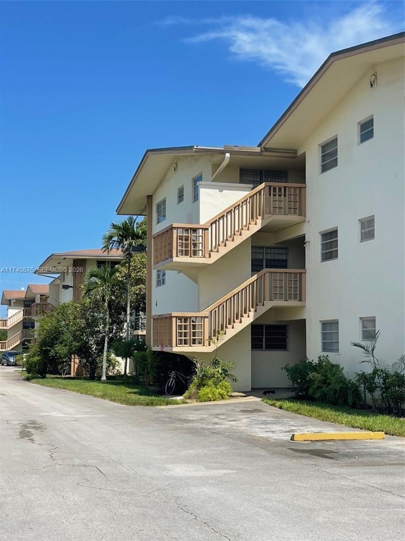 17090 NE 14th Ave, Unit 314, Miami, FL 33162 Photo