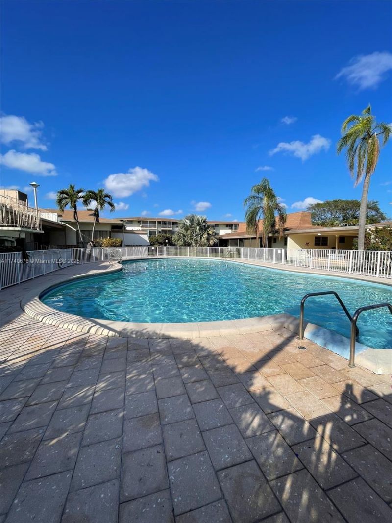 17090 NE 14th Ave, Unit 314, Miami, FL 33162 Photo