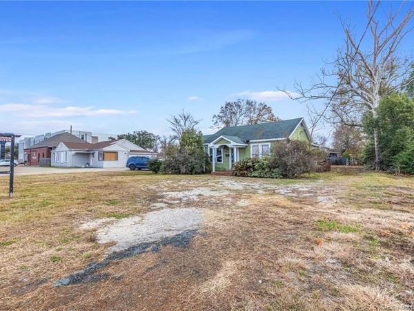 518 E College Street E, Lake Charles, LA 70605