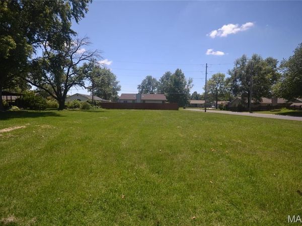 22 Elizabeth Drive, Belleville, IL 62226