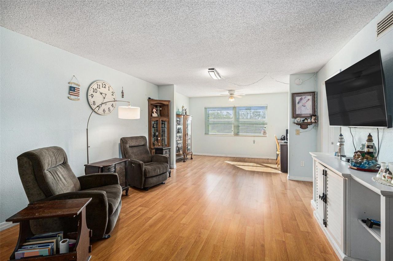 801 83rd Avenue N, Unit 215, Saint Petersburg, FL 33702 Photo
