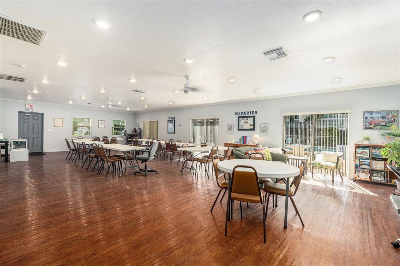 801 83rd Avenue N, Unit 215, Saint Petersburg, FL 33702 Photo