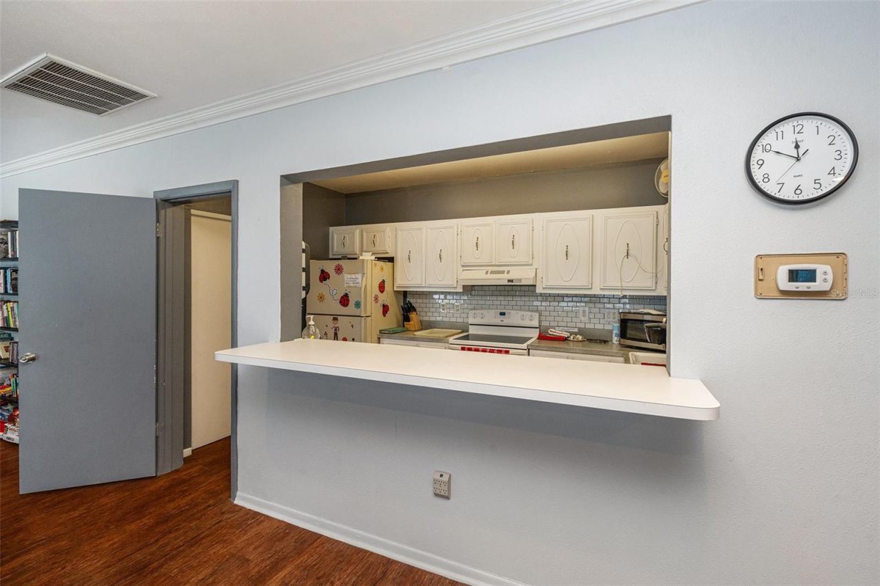 801 83rd Avenue N, Unit 215, Saint Petersburg, FL 33702 Photo