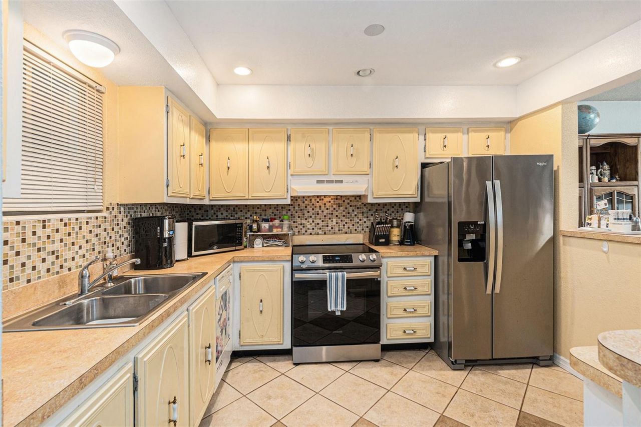 801 83rd Avenue N, Unit 215, Saint Petersburg, FL 33702 Photo